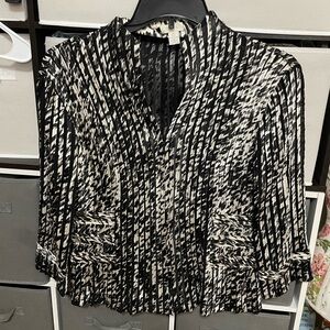 Chico’s Top/Size 0-can fit up to a large